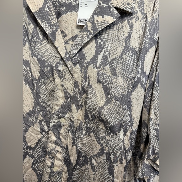 H&M Snake Print Short Sleeves Button-down Women’s Shirt - Picture 2 of 4